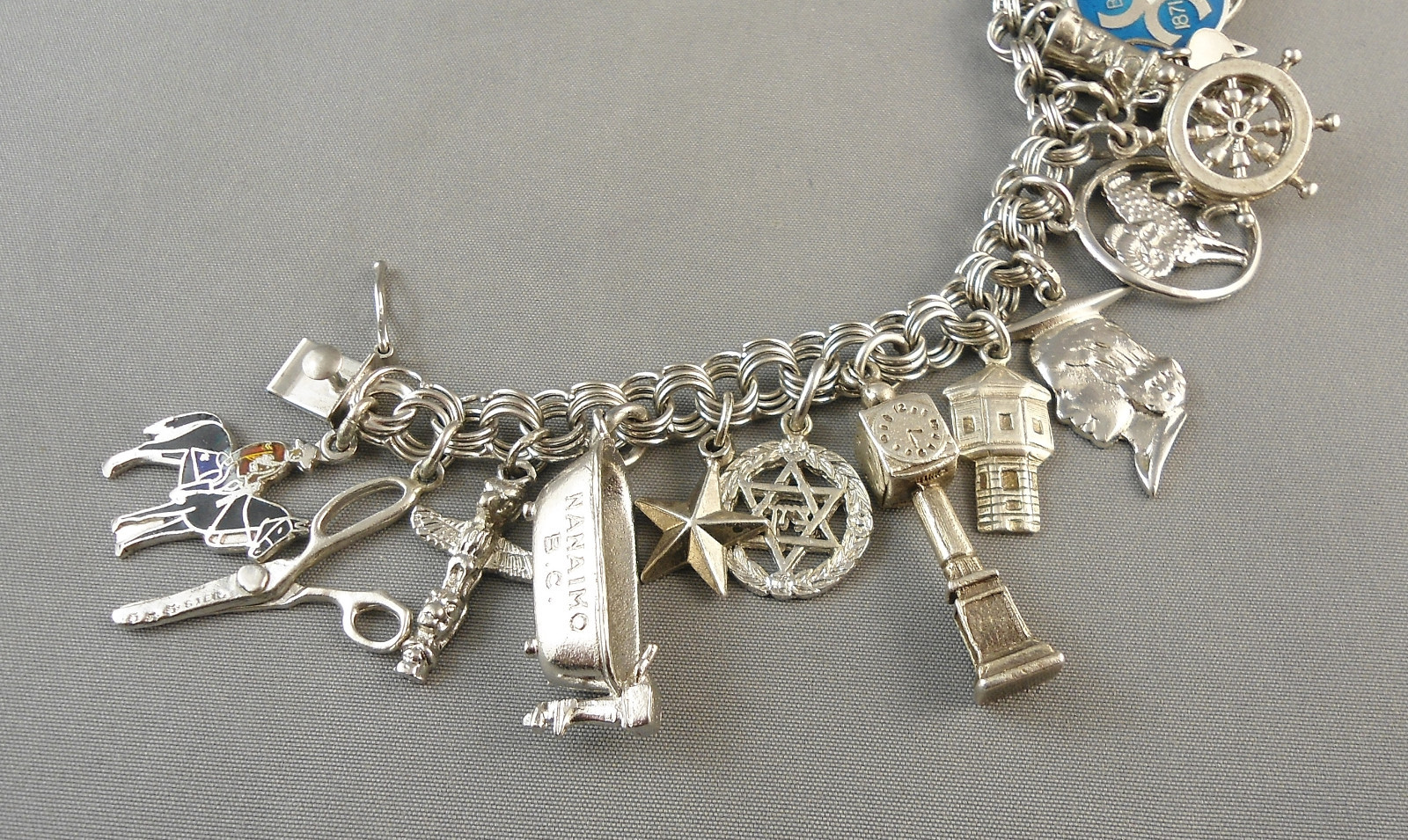 VINTAGE STERLING SILVER CHARM BRACELET 24 CHARMS 65 GRAMS 7 1/4 INCHES