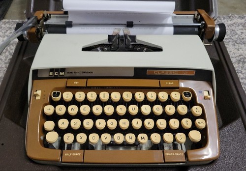 1980's Smith-Corona Classic 12 Portable Typewriter Hard Case