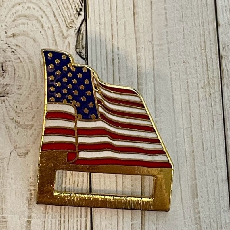 American Wavy Flag With Gold Tone Rectangle Bottom Lapel Pin For Hats Shirts