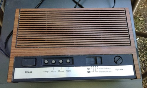 Vintage General Electric AM-FM Alarm Clock Radio Model 7-4633D RED LED