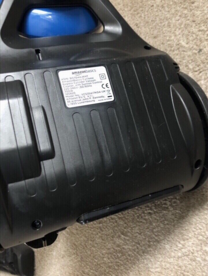 AMAZON BASICS BAGLESS CYCLONIC CYLINDER VACUUM in Wolverhampton, West