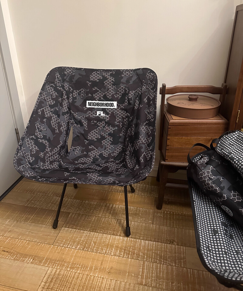 NEIGHBORHOOD Helinox Camo Outdoor Folding Camping Moon Chair NEIGHBORHOOD Helinox Camo Outdoor Folding Camping Moon Chair