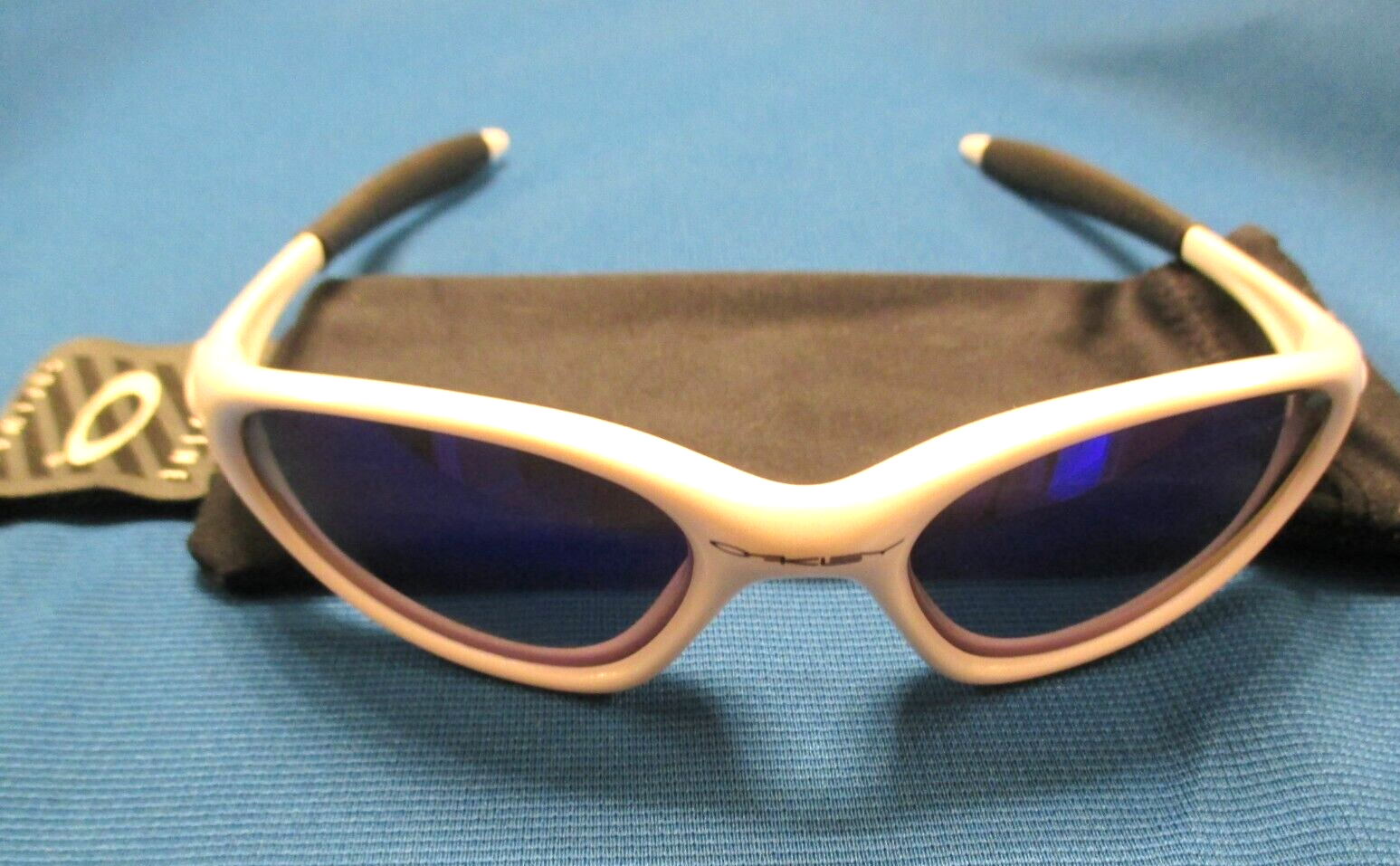 OAKLEY MINUTE 1.0 GEN 2 PEARL WHITE FRAME W ICE IRIDIUM