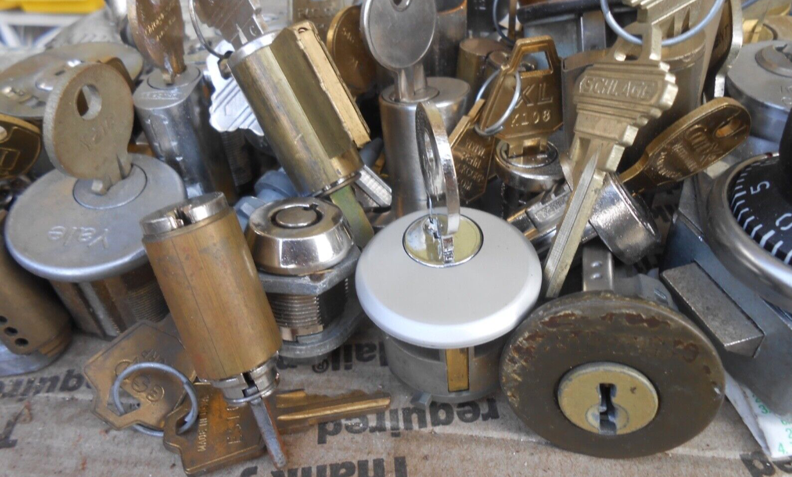 8.7 Lbs mix lot of Locks, cylinders, cam locks, parts, etc...Locksport