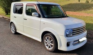 Nissan cube rider