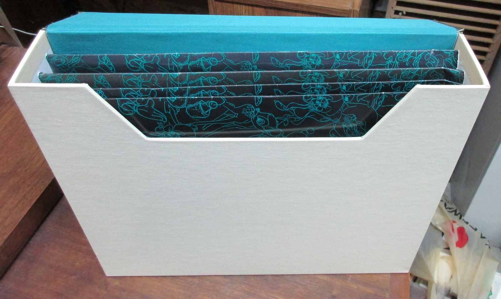 WDCC Society Welcome Box Plus 12 Sketches Magazines, COAs, Newsflashes +++