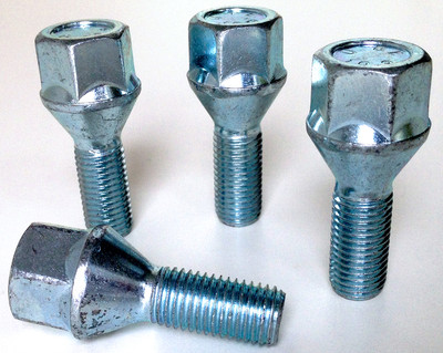 4 x wheel bolts. M12 x 1.5 Taper 19mm Hex 26mm Thread Length