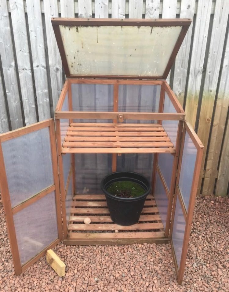 ‘Dobbies’ Cold Frame Used in Larkhall, South Lanarkshire Gumtree