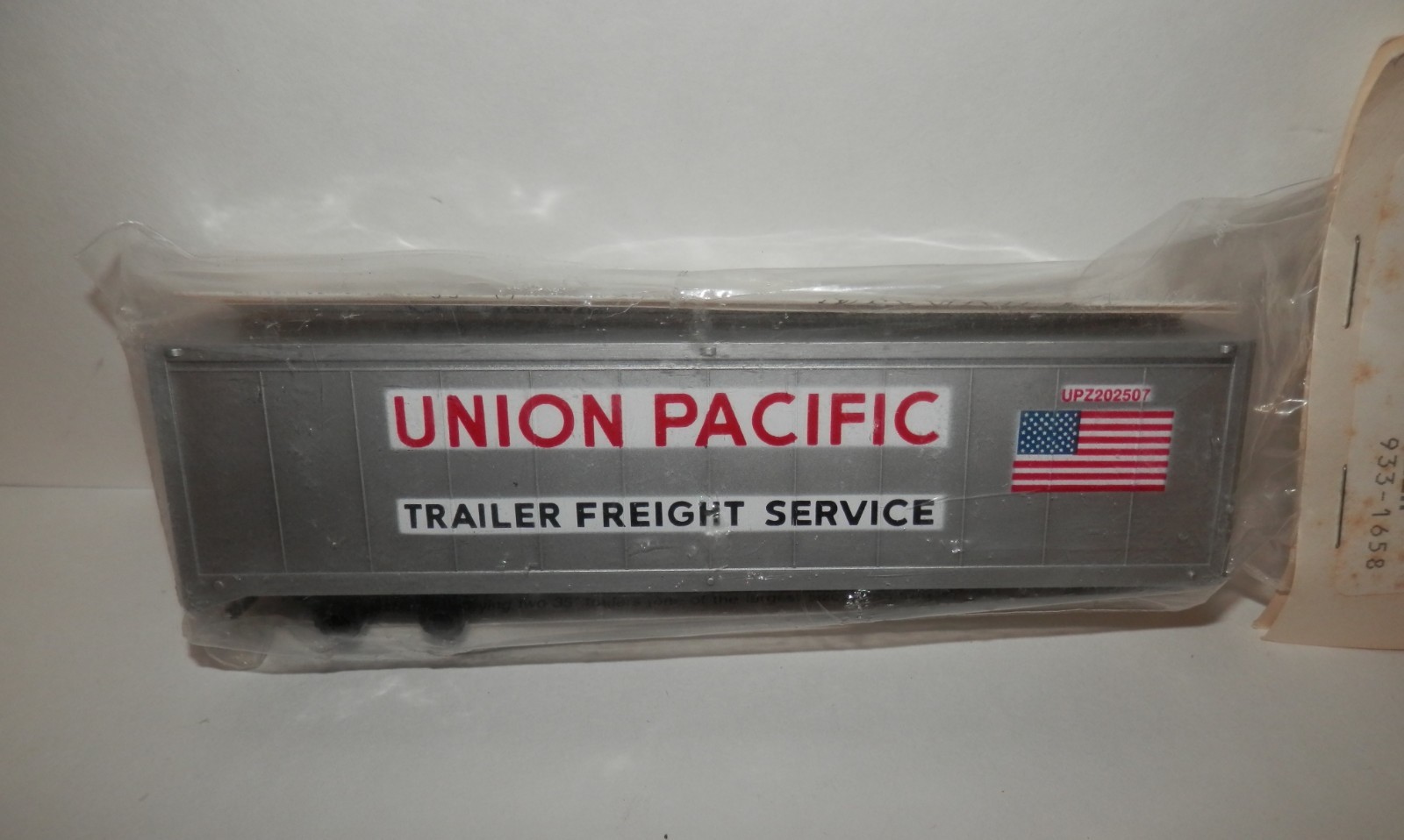 Walthers HO Scale 40' Union Pacific Van Trailer Kit #933-1658 NIP