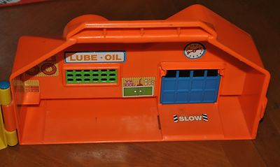FIRST WHEELS GARAGE MATTEL ORIGINAL BOX COMPLETE VERY RARE ONLY 1 LISTED ON EBAY