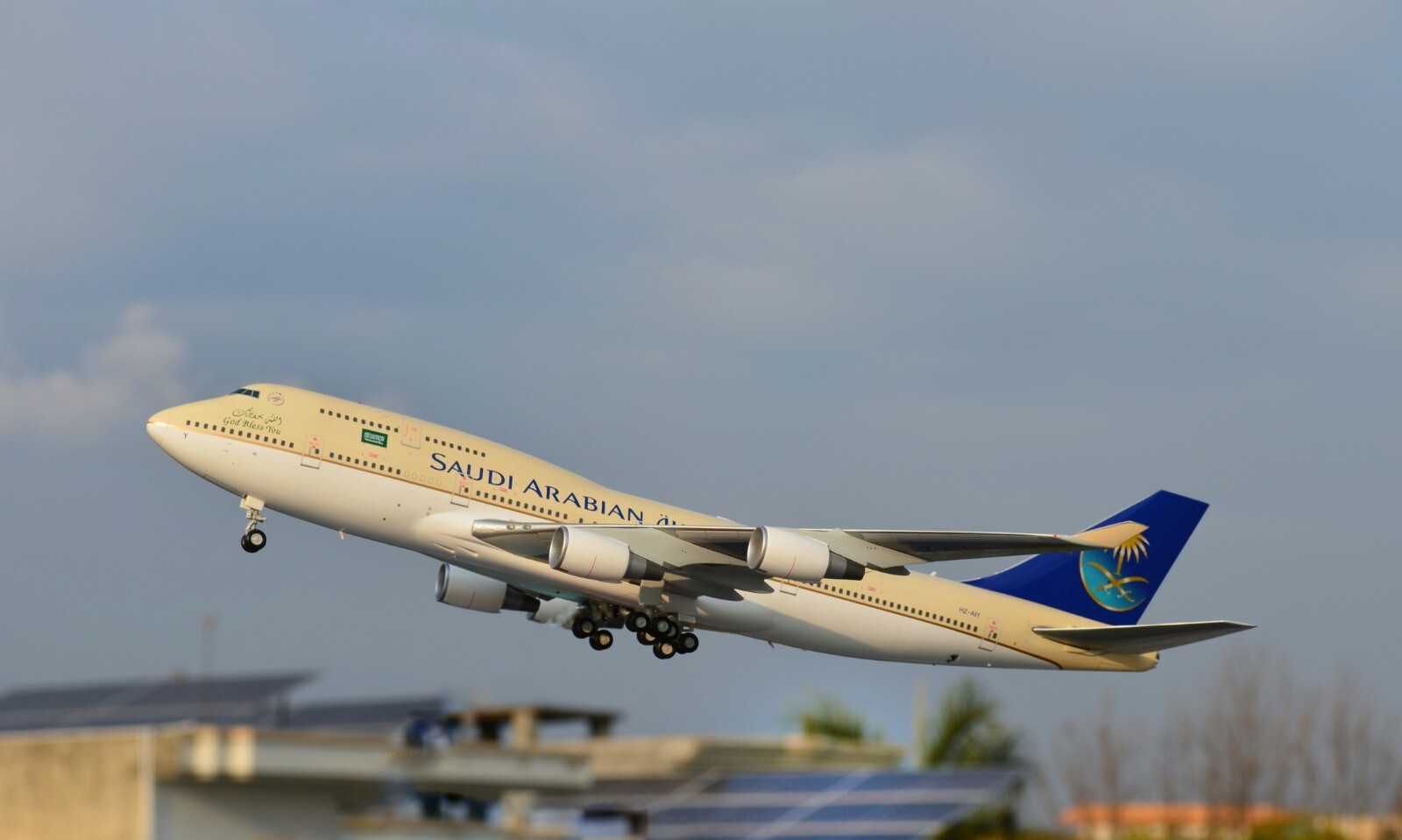 SAUDI Boeing B747-400 JCWINGS 1/200 HZ-AIY | eBay SAUDI Boeing B747-400 JCWINGS 1/200 HZ-AIY | eBay