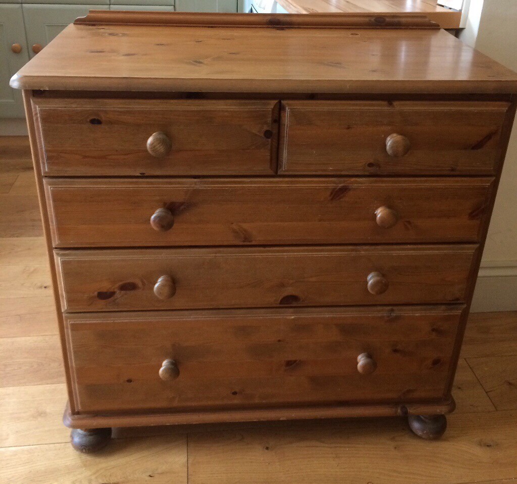 Vintage Ducal Victoria Solid pine farmhouse chest of drawers x 5 on castors vgc in Matlock