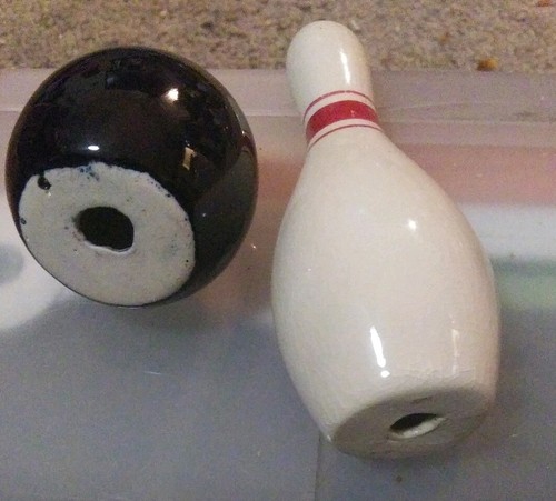 Bowling Ball Bowling Pin Salt and Pepper Shaker Set Ceramic Hand Painted-COOL-#2