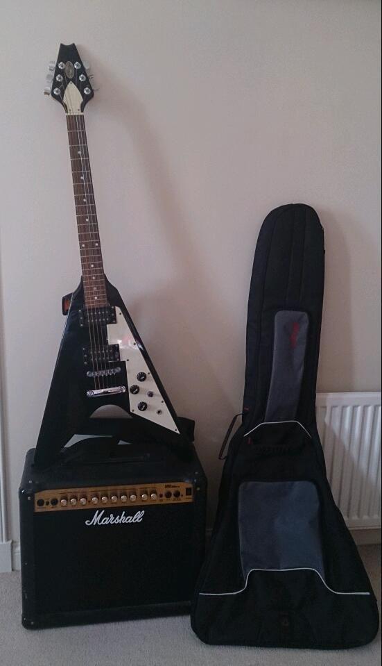 STAGG flyingV guitar with amp, padded gig case and shoulder strap