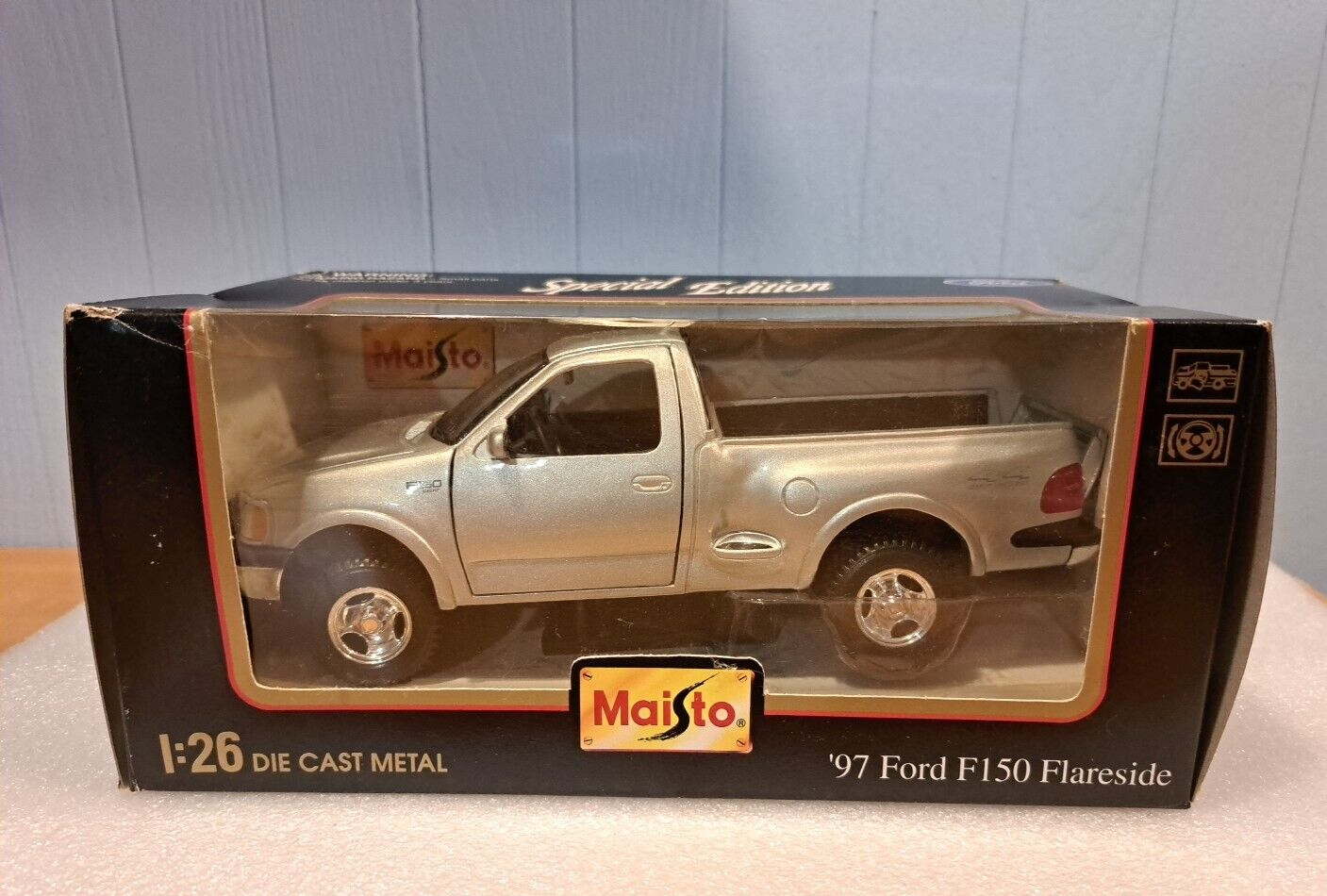 【美品】Maisto Ford F-250 Special Edition 1/18 Maisto 1979 Ford F150 F-150 Pickup Blue & White Diecast