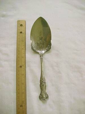 Grand Heritage 1968 Vintage Silver Plate Cake Pie Dessert Server 8.5