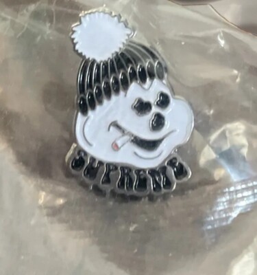 SUPREME/ SNOWMAN PIN/ BLACK/ FW21 WEEK 17 (IN HAND) AUTHENTIC (BRAND NEW)