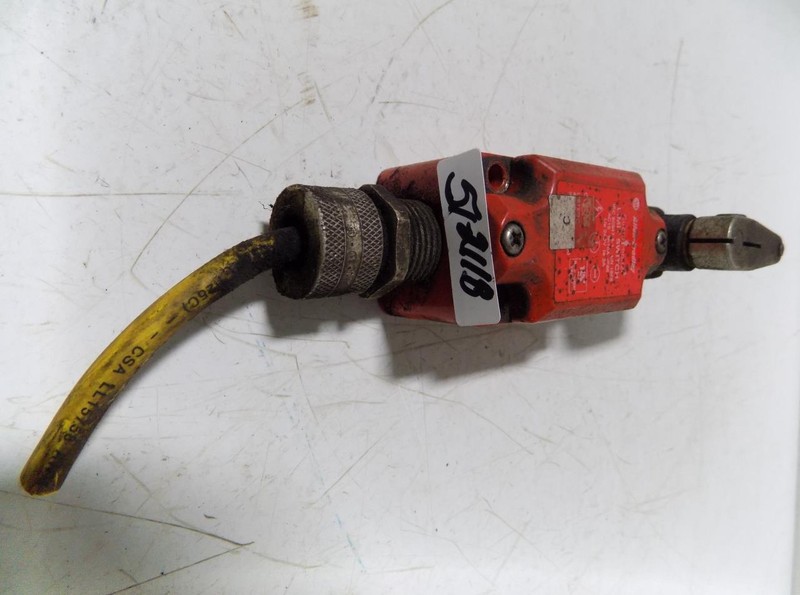 Iec 60947 5 5. 60947-5-1 концевой выключатель. iec 60947-5-1. iec 60947-5-1 кнопка. listed 170m переключатель en/iec 60947-5-1.