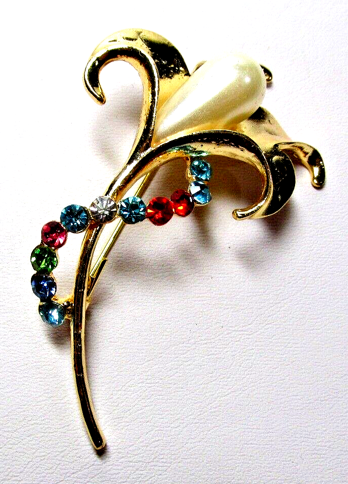 lily⭐︎ Gold Tone White Pearl Lily Flower Blue & Red Crystal Pin