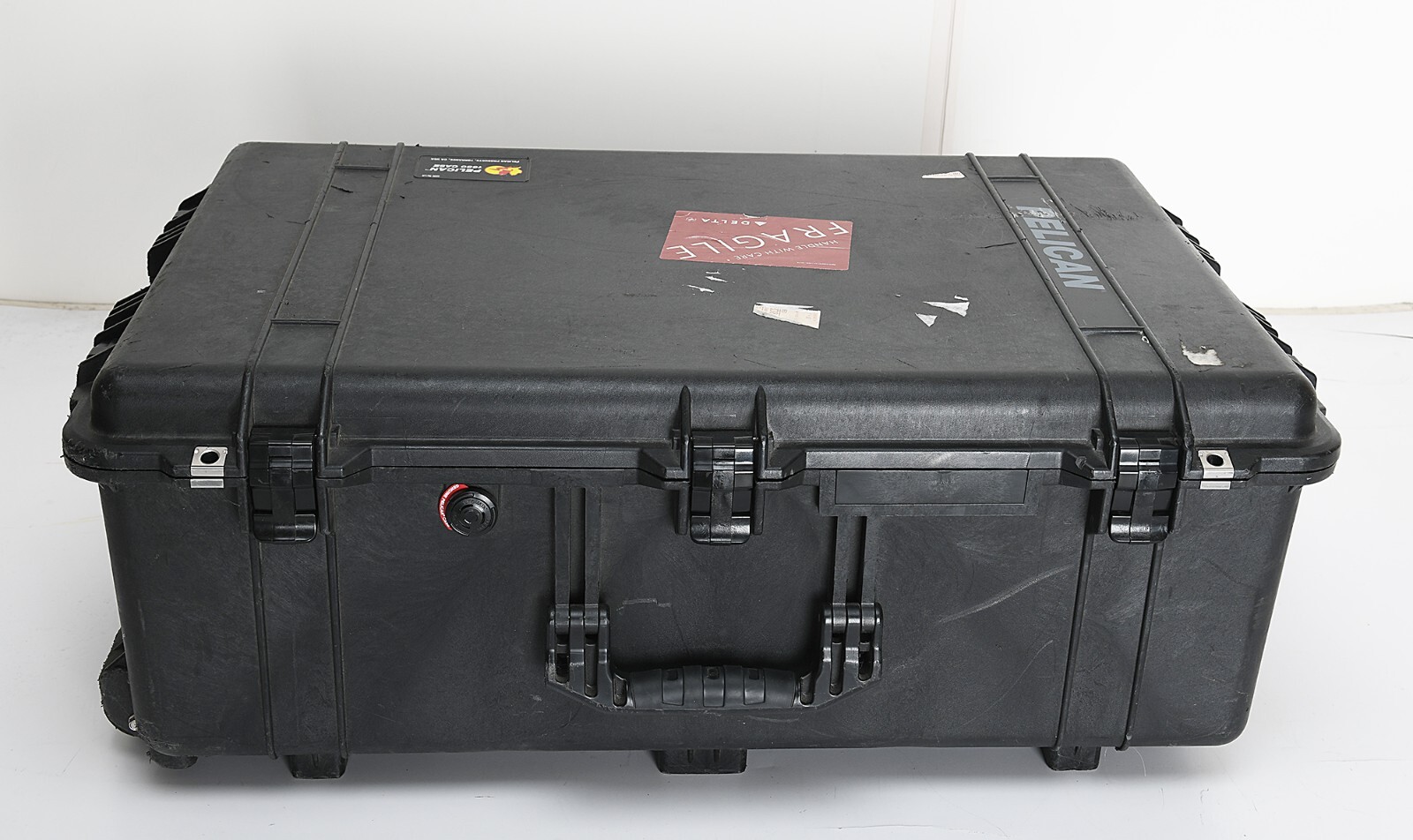 Pelican 1650 Watertight Wheeled Hard Case with Foam insert Pelican 1650 Watertight Wheeled Hard Case with Foam insert