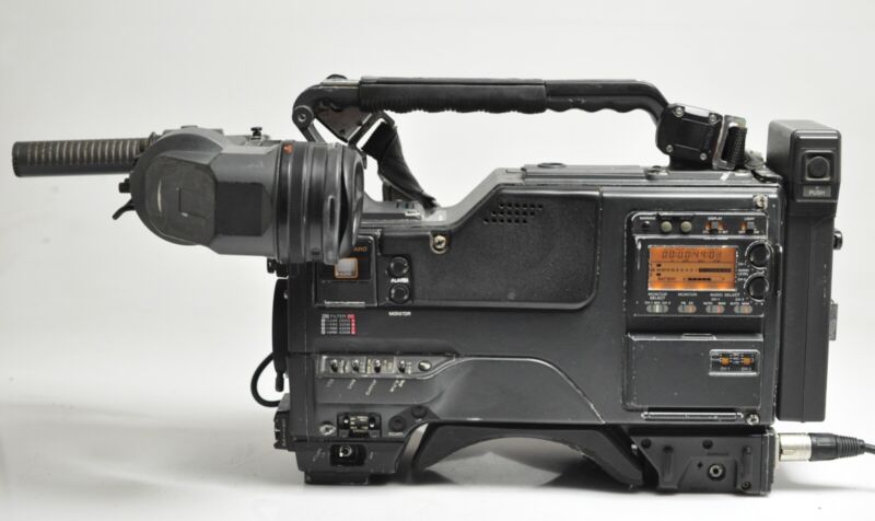 Sony BVW-D600WS BETACAM 3CCD VTR Video Camera Camcorder With Viewfinder