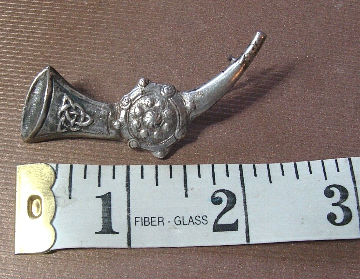 ANTIQUE OLD CELTIC SCOTTISH IRISH STERLING SILVER HUNTING HORN BROOCH PIN