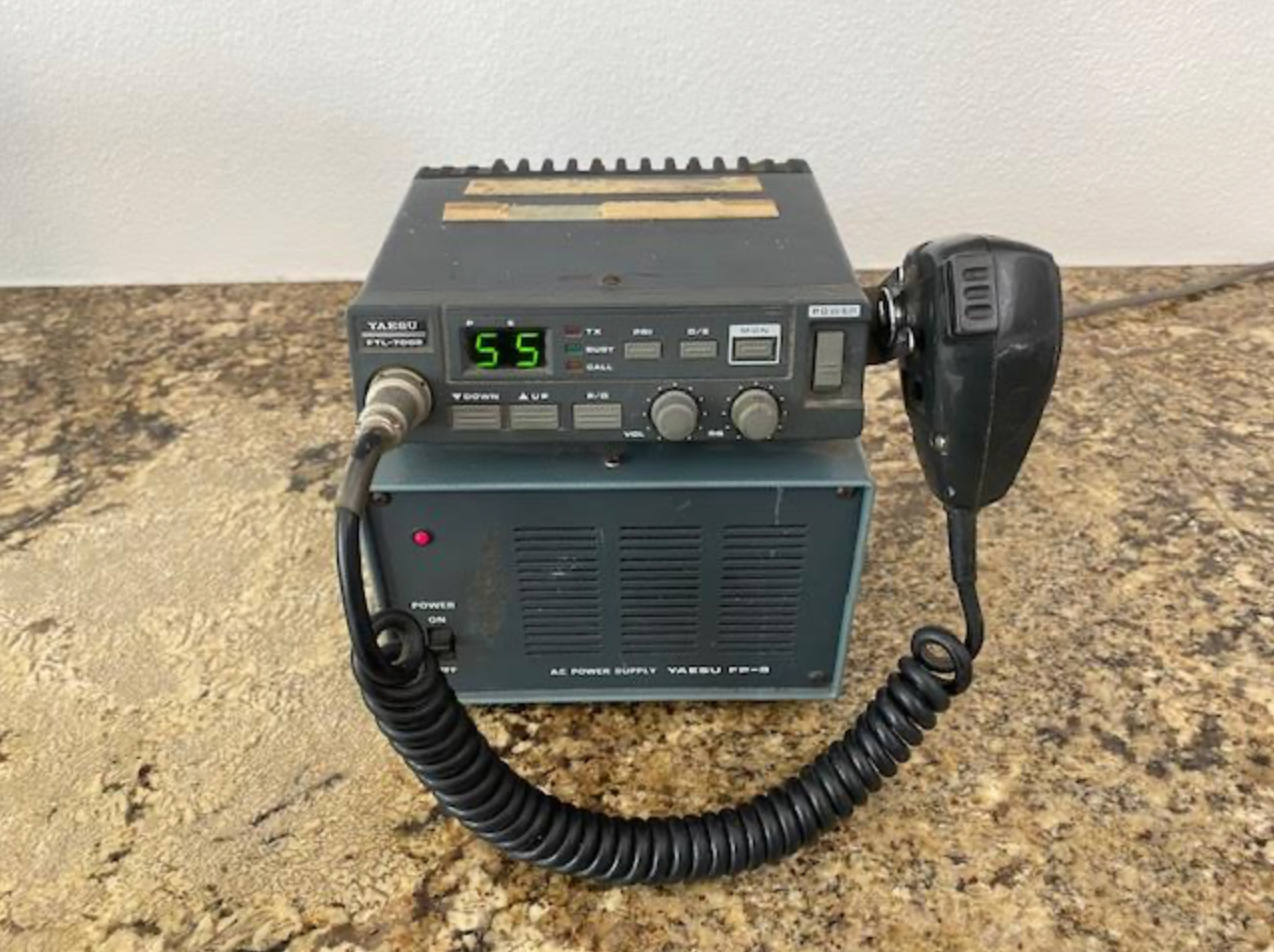 Yaesu FTL-7002 UHF FM Transceiver Radio & FP-8 Power supply Yaesu FTL-7002 UHF FM Transceiver Radio & FP-8 Power supply