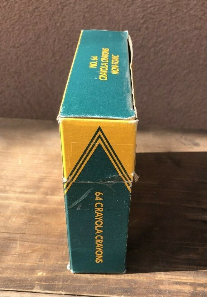 **Vintage CRAYOLA CRAYONS 64 Binney & Smith Brilliant Colors Made USA !!**
