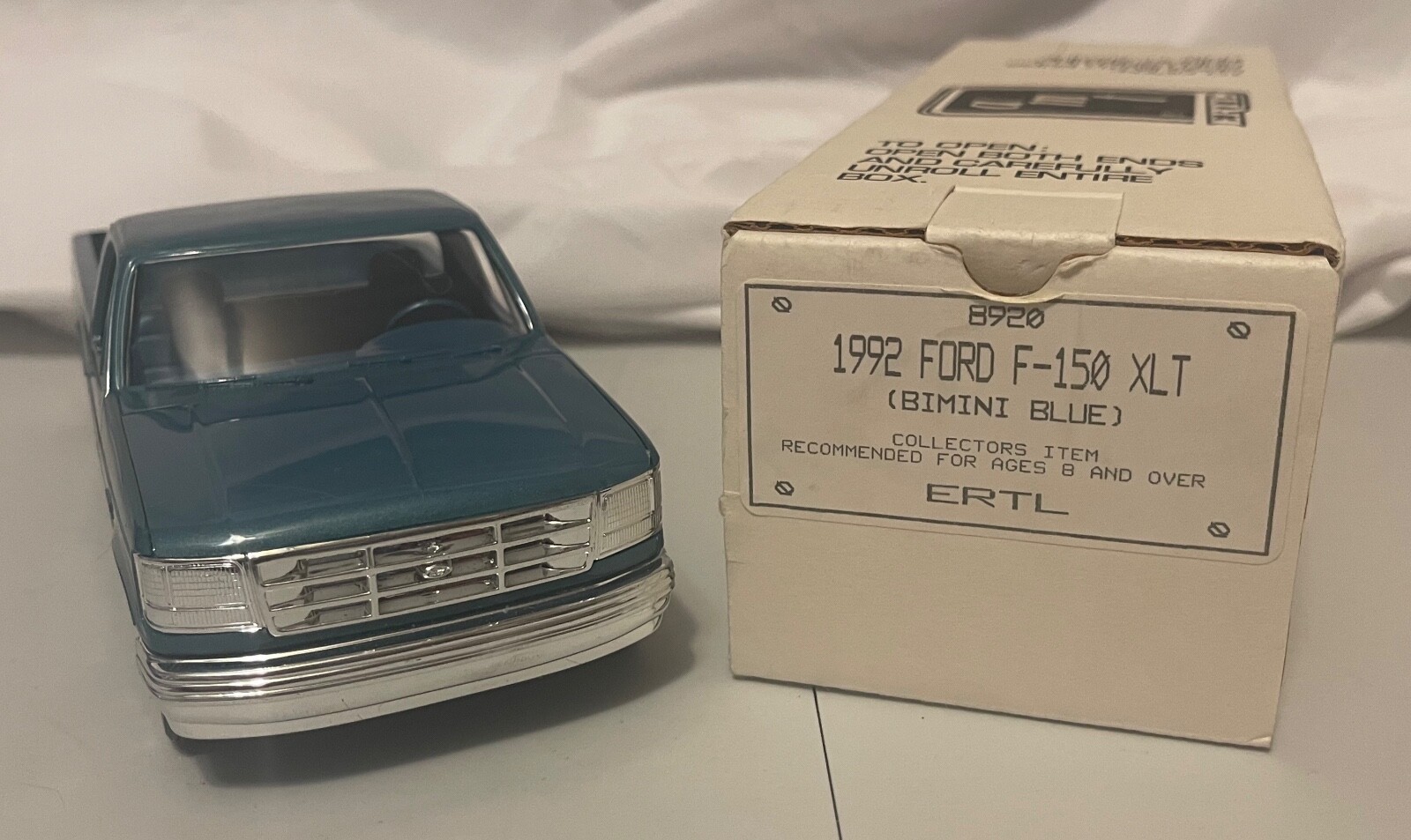 VINTAGE AMT Ertl 8920 1/24 Scale 1992 Ford F-150 XLT Bimini