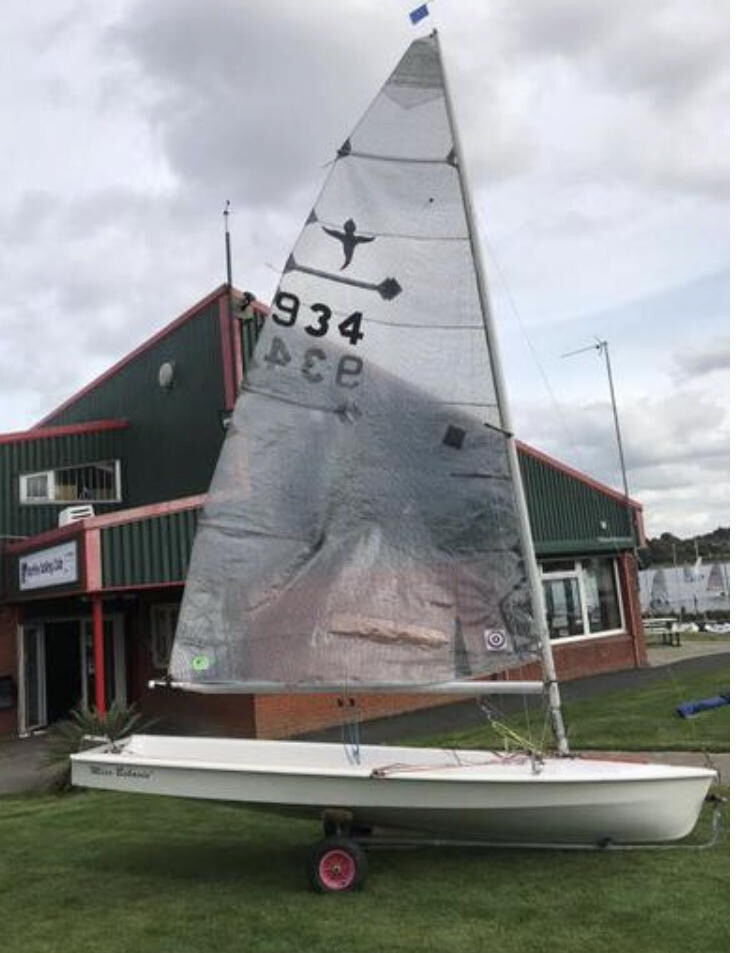 Phantom fast sailing dinghy + Harken blocks 3 sails laminated rudder