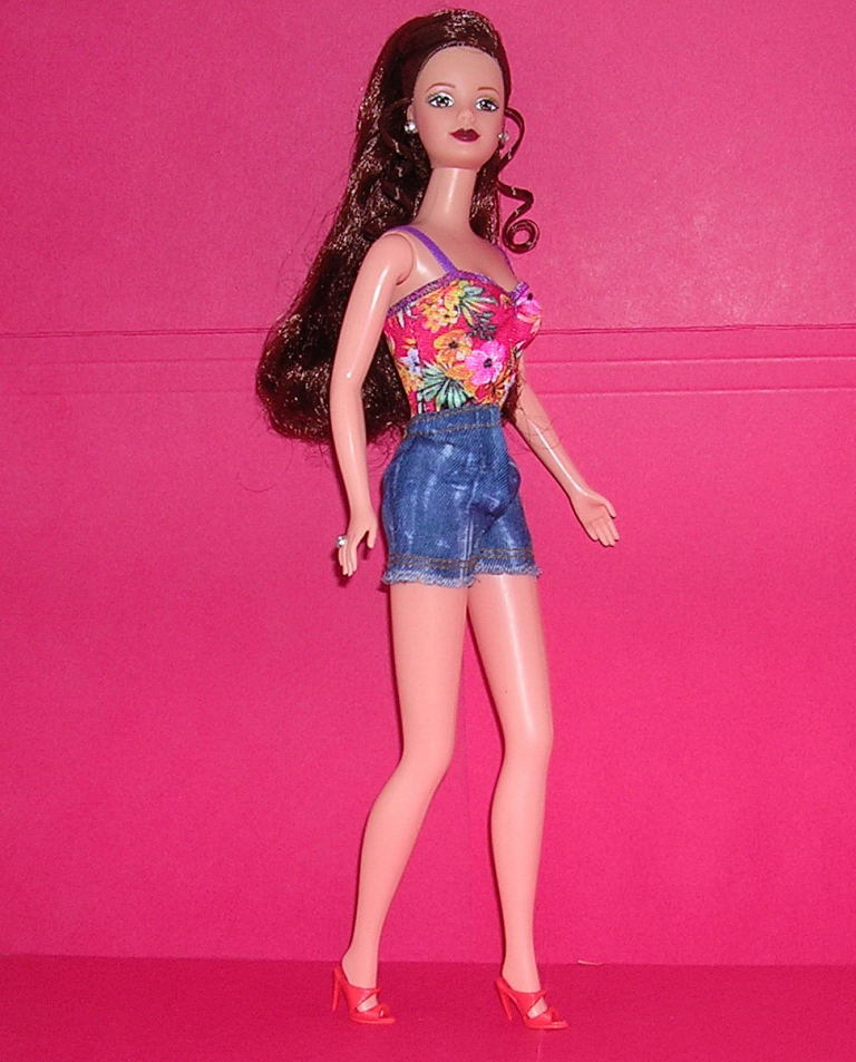 Mattel SUMMERTIME FUN  BARBIE DOLL - THREE OUTFITS!