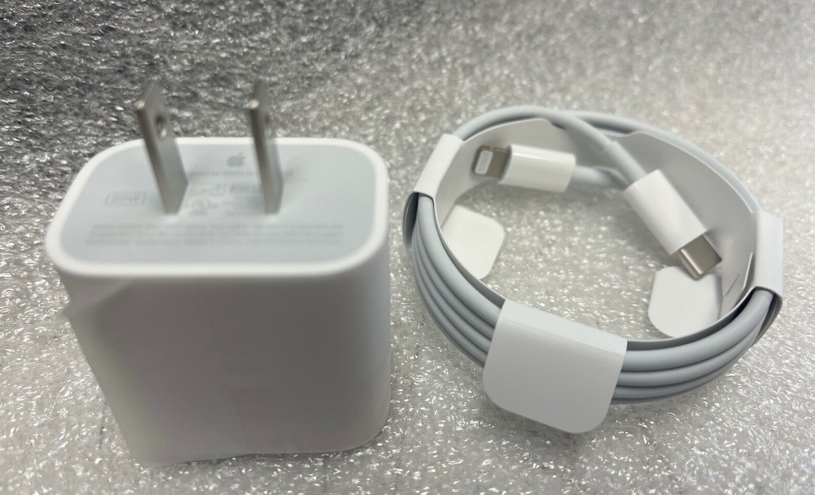 iPhone11 128GB ホワイト(USB-A or USB-C) Amazon.com: Apple iPhone 11, US Version, 128GB, White for