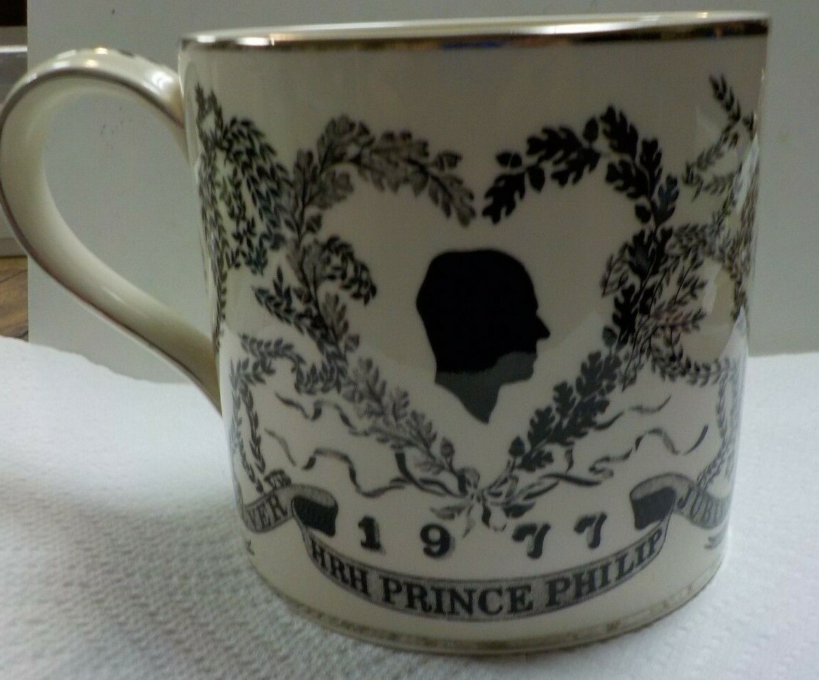 Wedgwood Queen Elizabeth II Large 1977 Silver Jubilee Mug by Richard Guyatt