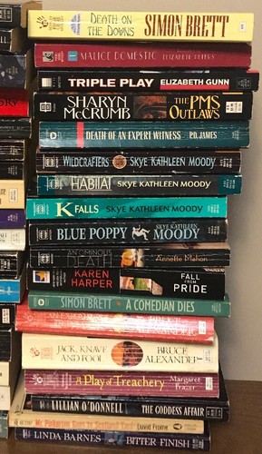 Lot of 70 paperback mysteries; Lot 5