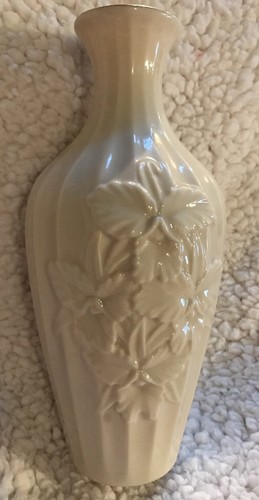 Lenox Ivory Bud Vase Decorated w/ Orchids 24 K Gold Rim 7.5