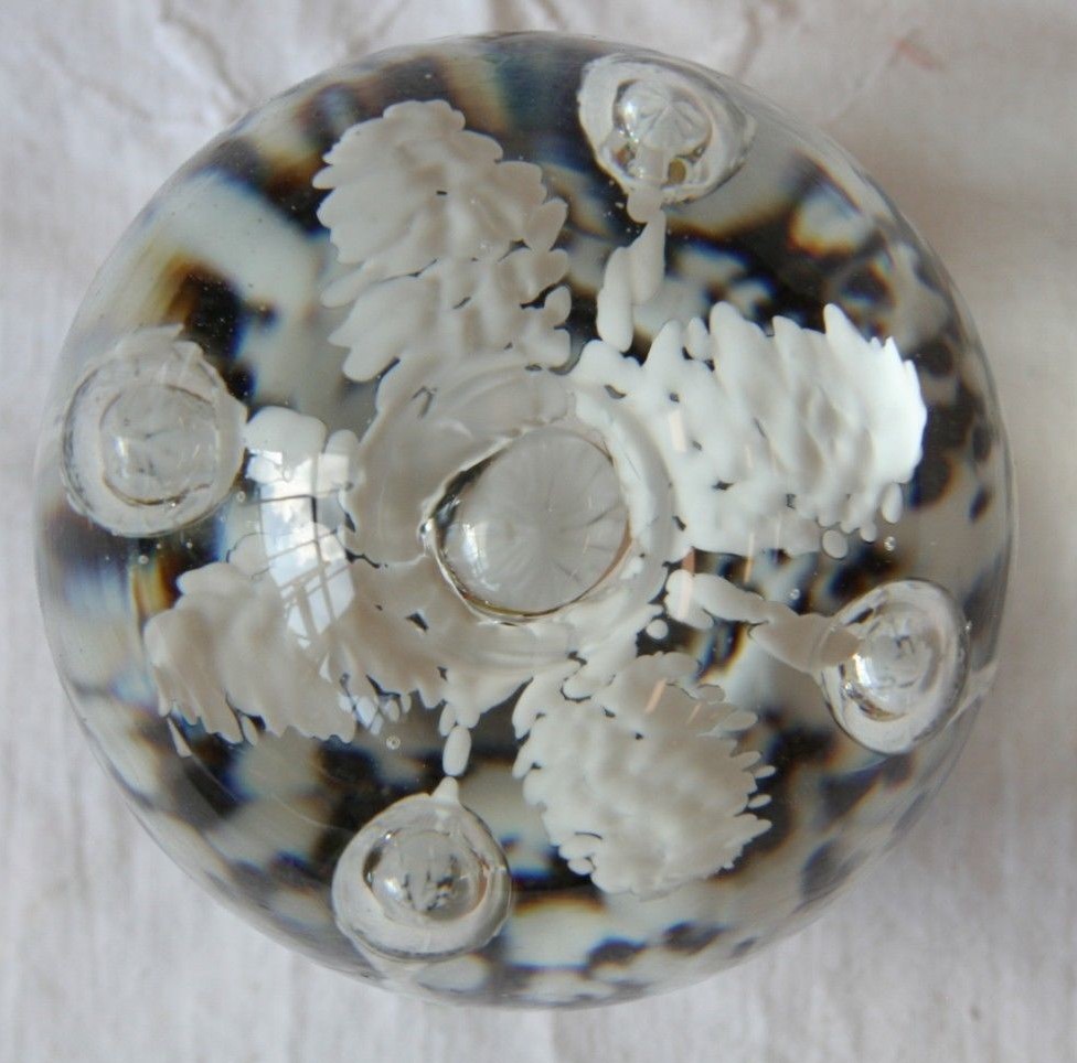 Paperweight Art Glass Ice Pick Flower White Black attributed to John Gentile