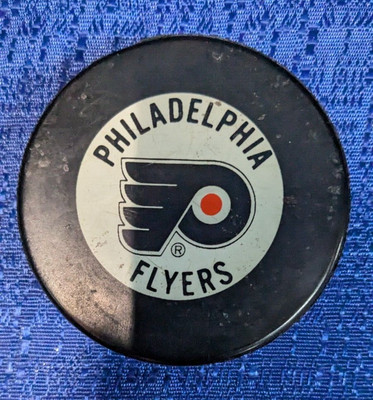 NHL Philadelphia Flyers 1985-92 Small Ziegler game puck GT1 slug Canada