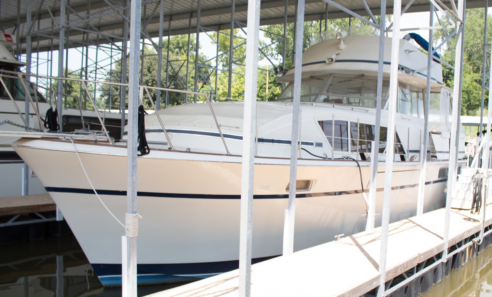 1977 Chris Craft Commander 41' - Missouri
