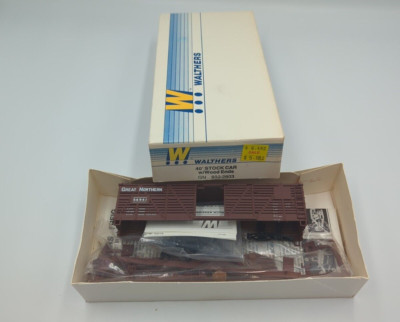 HO Walthers 932-2803 Great Northern 40  Stock Car W Wood Ends NOS