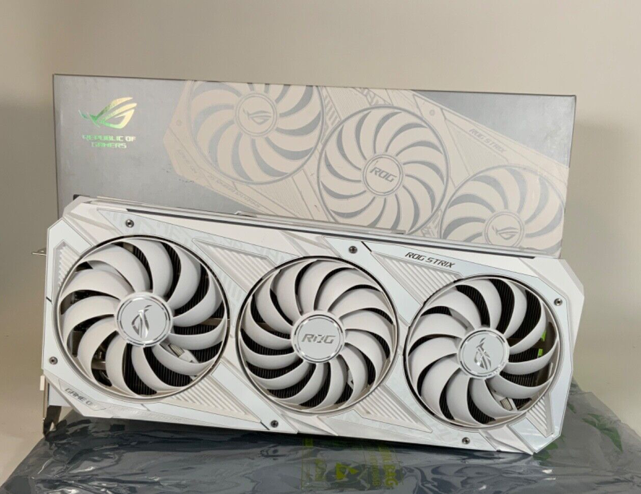 Nvidia ASUS ROG Strix GeForce RTX 3090 OC 24GB White Edition Nvidia ASUS ROG Strix GeForce RTX 3090 OC 24GB White Edition