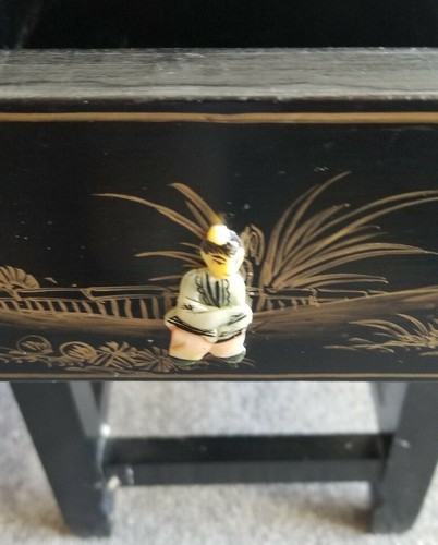 Set of Three Oriental Black Mother of Pearl Nesting Tables in Great Condition