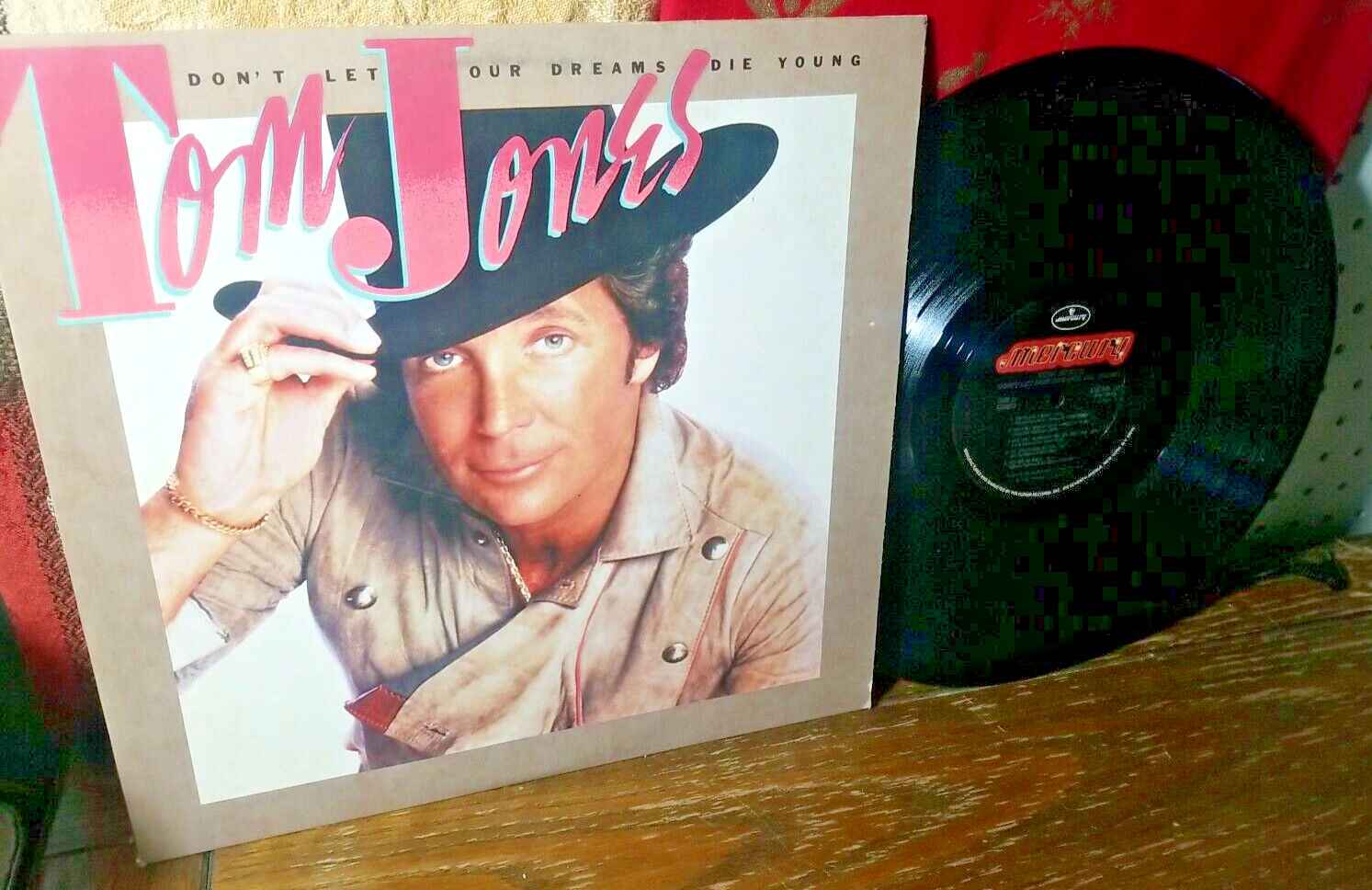 【中古】 Don’t Let Our Dreams Die Young トム・ジョーンズ Tom Jones – Don't Let Our Dreams Die Young – Vinyl (LP