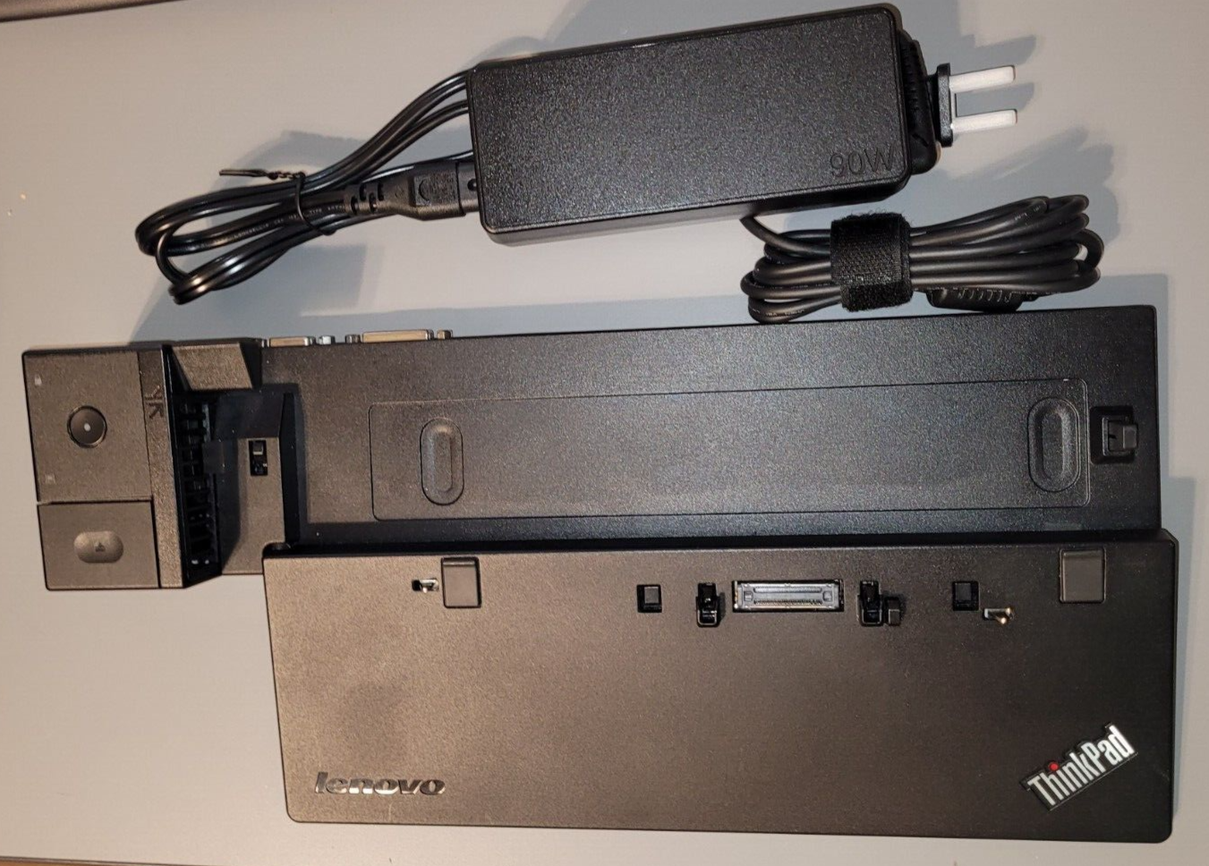 Lenovo ドッキングステーション 40a20090us 通販 Lenovo ThinkPad Ultra Dock 40A20090US。 並行輸入品