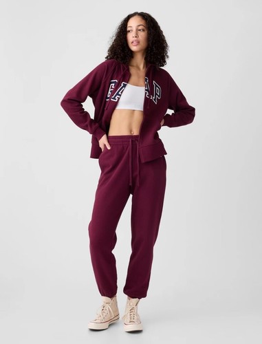 gap COLLECTIONS まとめ　売り Gap Women's Logo Zip Hoodie & Joggers Deep Ruby Red 2-Pc Set