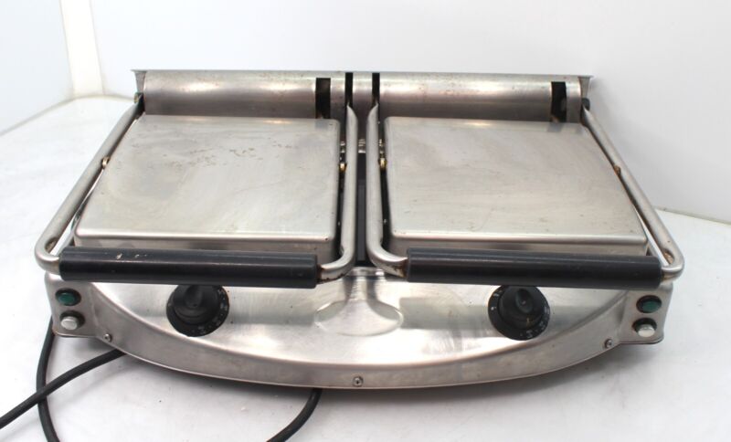 Cadco CPG-20 Double Commercial Panini Press w/ Ceramic Grooved & Smooth Plates,