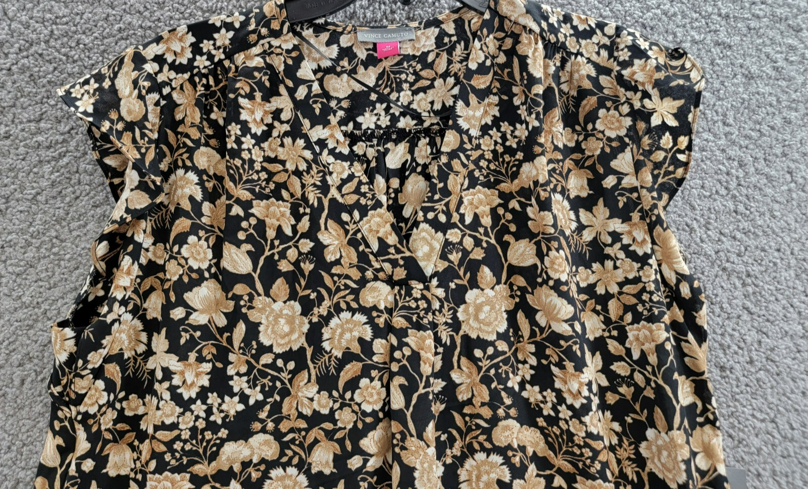 Vince Camuto Floral-Print Flutter-Sleeve Top Women's M Multi V-Neck Pullover - Picture 3 of 14