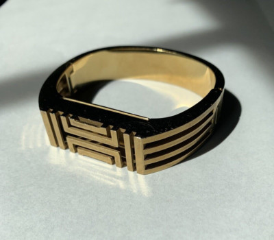Tory Burch Fitbit Hinged Gold Tone Bracelet Preowned Light Wear Great looking