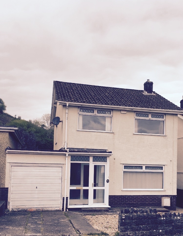 Lovely 3 bedroom detached house for sale in Penclawdd in Swansea