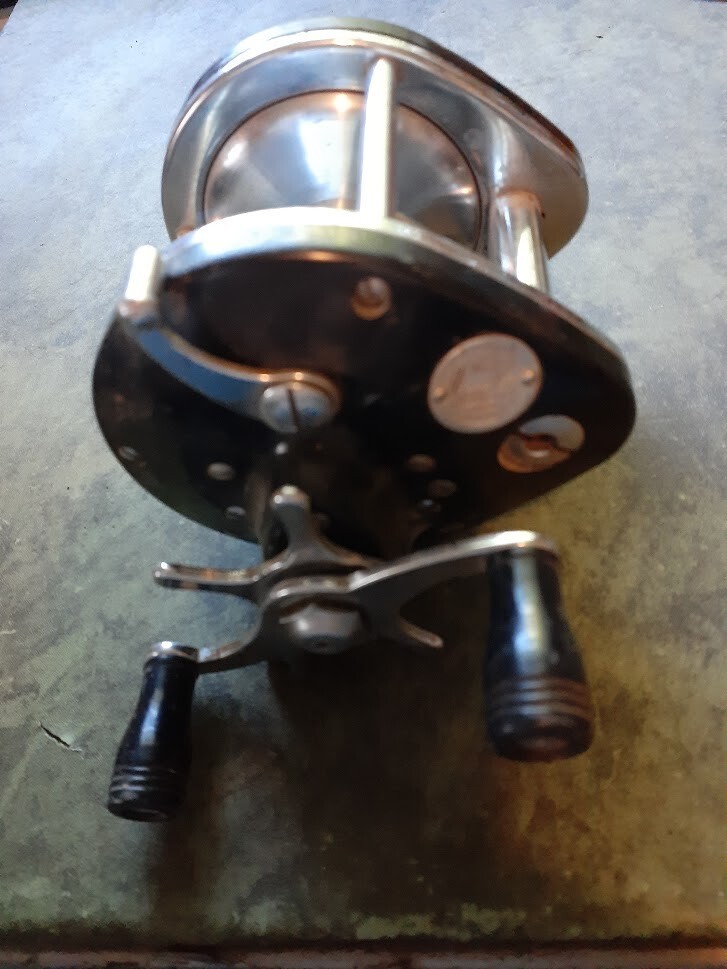 リール Ocean City 1999 Ocean City 1999 round bait casting fishing reel circa 1950