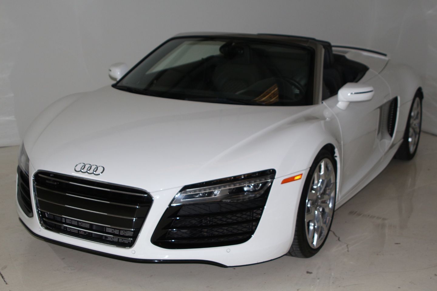 2014 Audi R8 Spyder V10 V10 Convertible White 10 Automatic 15063 Miles